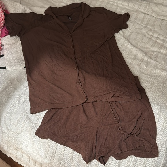 SKIMS Short Pajamas | Colour: cocoa | Size: s - Picture 2 of 3